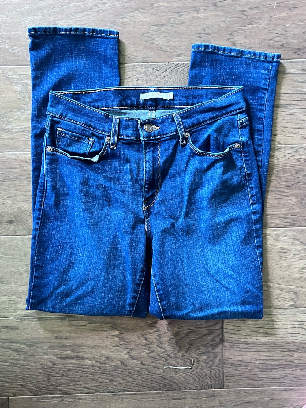 Levi's Womens Classic Straight Jean Size 8/29 Stretch Mid Rise Denim Dark Wash